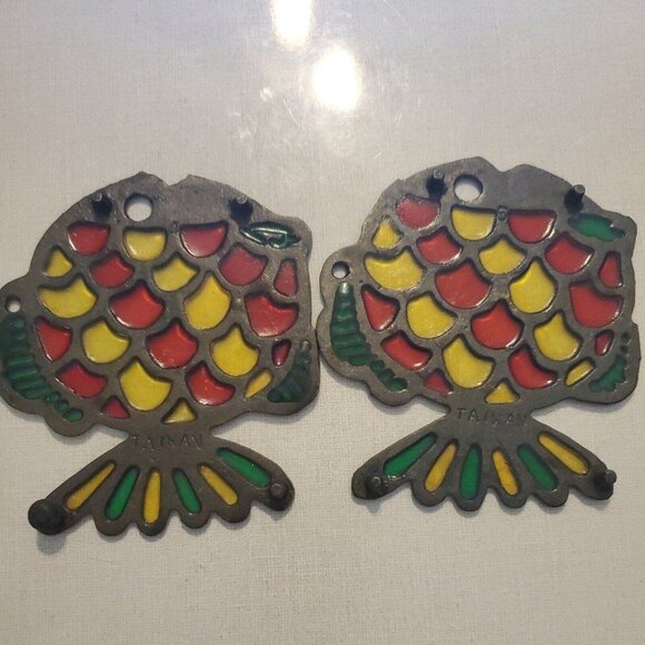 2 Vintage Metal Fish Shaped Trivet Hot Plate Hanging Stained Glass Red Yellow - Picture 2 of 10